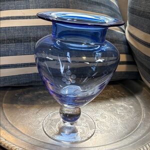 FTD FLORISTS BLUE ETCHED GLASS PEDESTAL VASE 9" TALL